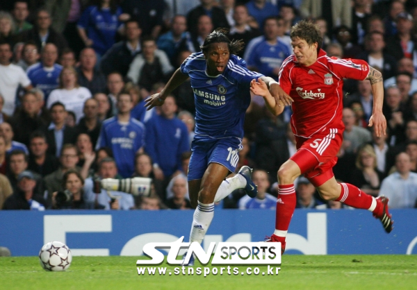 디디에 드록바(사진 좌측)