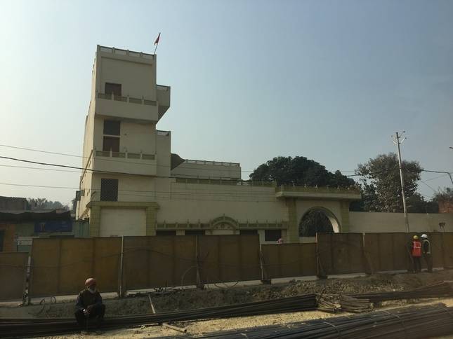 인도 음악에 심취한 비틀스의 멤버 조지 해리슨이 바라나시를 방문했을 때, 인도 시타르 연주의 대가 라비 샹카르가 그를 위해 기꺼이 제공했다는 저택. 이곳에서 두 사람은 음악적 교류를 통해 서로 영감을 주고받았다고 한다. 황우창 제공