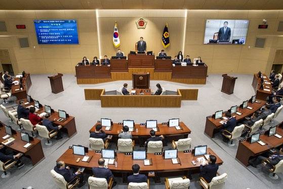 지난 29일 경북도의회 제305회 제2차 정례회 중 제4차 본회의가 진행되고 있다. 이날 경북도의회는 '정부의 탈원전 정책 철회 촉구 결의안'을 채택했다. [사진 경북도의회]