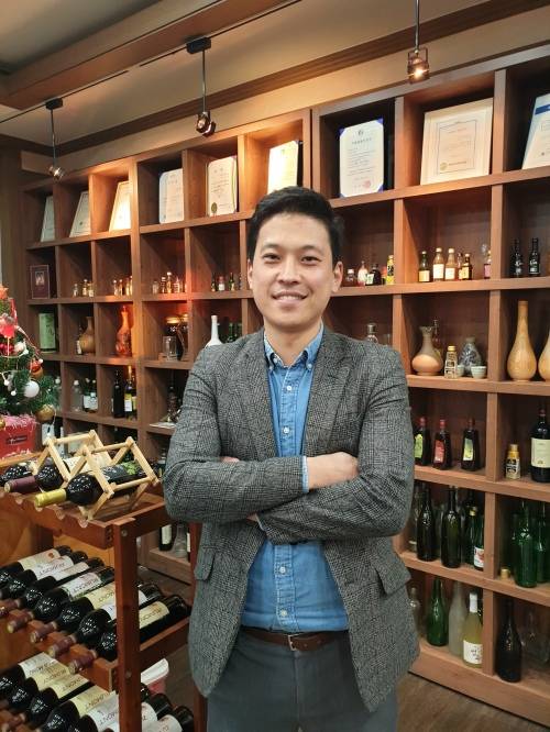 사과와인 양조의 가업을 이어가는 애플리즈 한확 과장