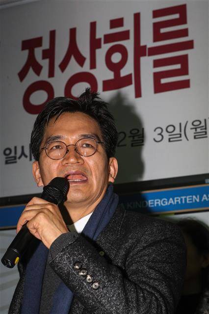 한유총 정상화 위한 협상단 출범 기자회견 - (서울=뉴스1) 성동훈 기자 = 이덕선 한유총 비대위원장이 3일 오후 서울 용산구 한국유치원총연합회에서 열린 사립유치원 정상화를 위한 협상단 출범 기자회견에서 취재진들의 질문에 답하고 있다. 2018.12.3/뉴스1