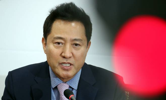 자유한국당 오세훈 국가미래비전특위 워원장이 지난달 29일 입당 환영식에서  소감을 밝히고 있다. /권호욱 선임기자