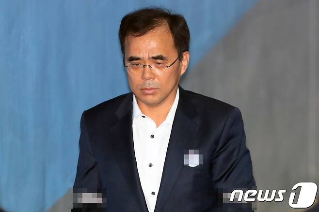 김종 전 문화체육관광부 차관이 서울 서초구 고등법원에서 열린 '한국동계스포츠영재센터(영재센터) 지원 의혹' 관련 직권남용권리행사방해 등 항소심 선고에 출석하고 있다. 2018.6.1/뉴스1 © News1 황기선 기자