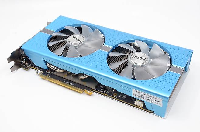 사파이어 니트로 라데온 RX 590.