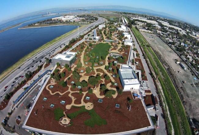 미국 캘리포니아 주에 있는 페이스북 사옥 건물에 폭탄 설치 신고에 따라 직원들이 긴급 대피하는 소동이 벌어졌다고 현지 외신이 11일(현지시간) 보도했다. [사진=연합뉴스]