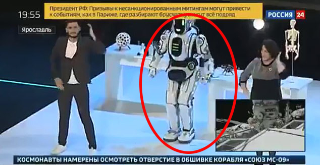 러시아 국영텔레비전 프로그램에 등장한 로봇의 정체