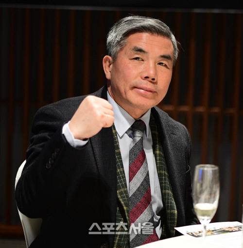 한국 권투의 전설 ‘돌주먹’ 문성길이 어나힐레이션 프레스 컨퍼런스에 참석해 응원의 메시지를 전하고 있다. 이주상기자 rainbow@sportsseoul.com