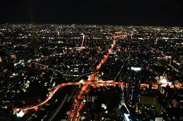 아베노하루카스에서 내려다 본 오사카의 화려한 야경