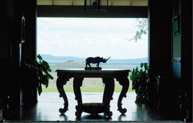 싱기타 사사콰 리조트 로비. 세렝게티 초원이 한눈에 내려다보인다.