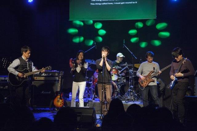 밴드 ‘낼모레’ 공연 모습