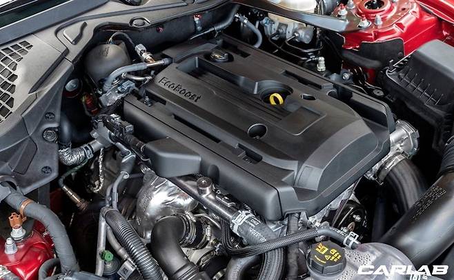 머스탱 2.3리터 직렬 4기통 터보 엔진