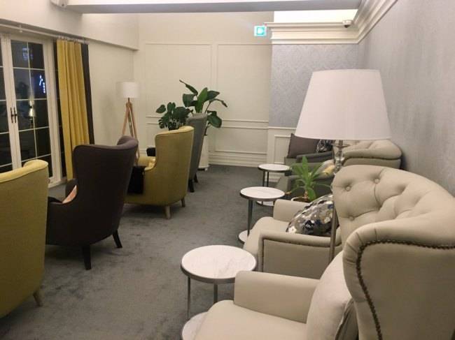 The downstairs of Choi Ina Books contains a more exclusive reading space, with recliners, sofa beds and armchairs. (Im Eun-byel/The Korea Herald)