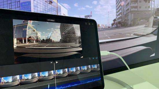 USB-C 케이블을 이용해 모니터에 직접 연결 가능하다. (사진=지디넷코리아)