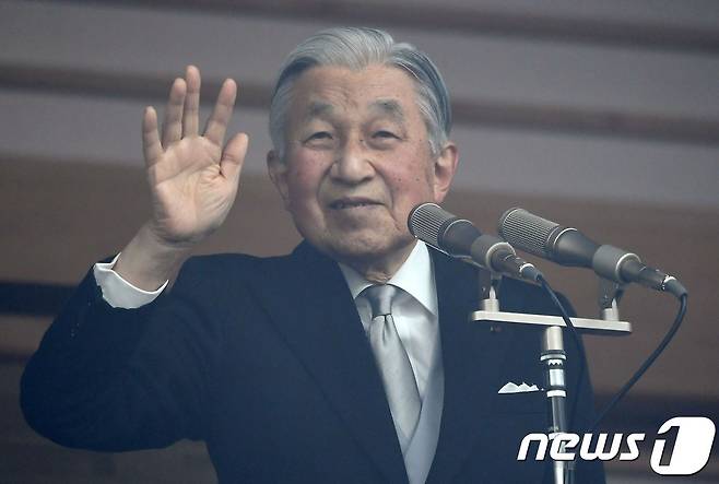 ìí¤íí  ì¼ìì´ ìì ì 85ë²ì§¸ ìì¼ì ë§ì ëêµ­ë¯¼ ì°ì¤ì íê³  ìë¤.  Â© AFP=ë´ì¤1