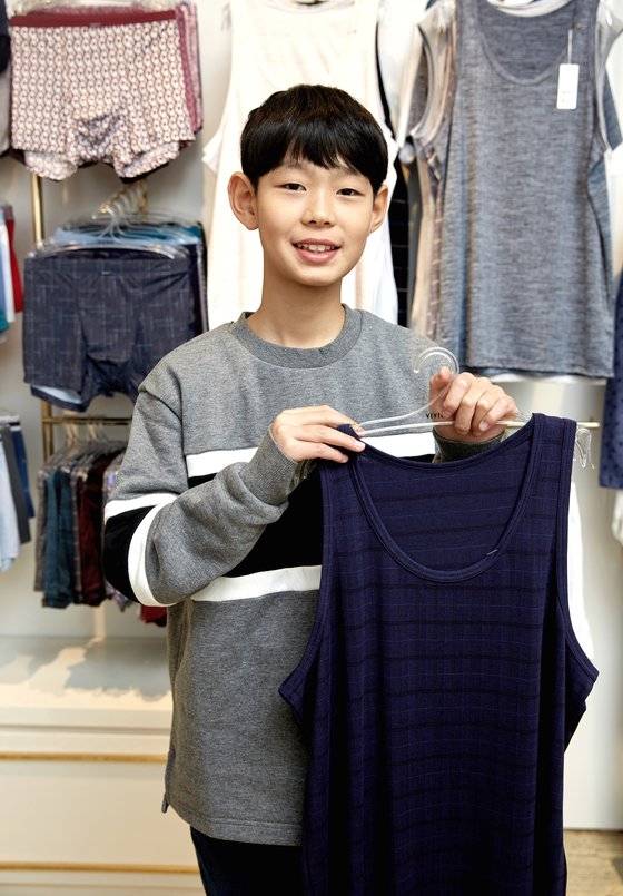 마음에 드는 속옷을 고른 최찬이 학생모델.