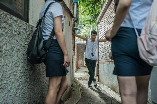 영화 ‘힘을 내요, 미스터 리’의 한 장면. /사진제공=NEW