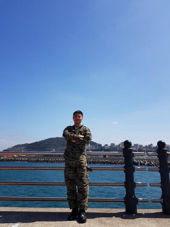 한강으로 뛰어든 여고생을 구한 황수용(21)하사