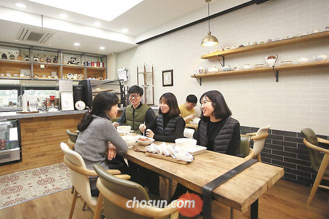 커피와 어묵을 함께 즐길 수 있는 미도카페./양수열 영상미디어 기자