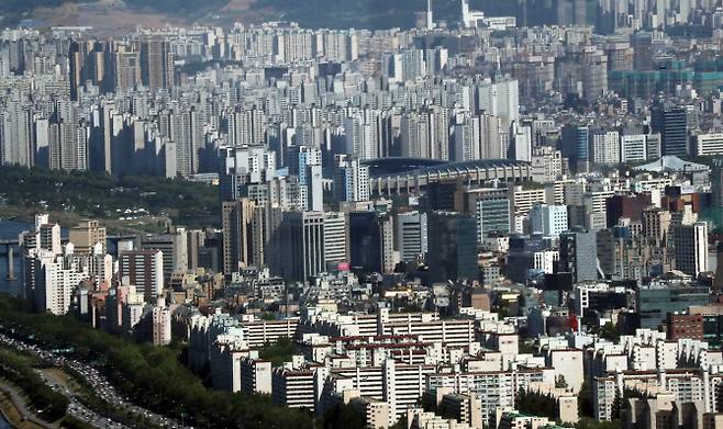 서울 남산 N서울타워에서 바라본 송파구 일대 아파트 단지 모습. (사진=연합뉴스)