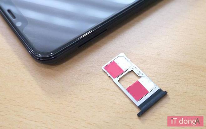 2개의 유심을 꽂을 수 있는 듀얼심 스마트폰