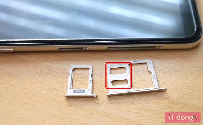 2번 유심 슬롯이 막힌 상태로 출시되는 국내판 갤럭시 A6