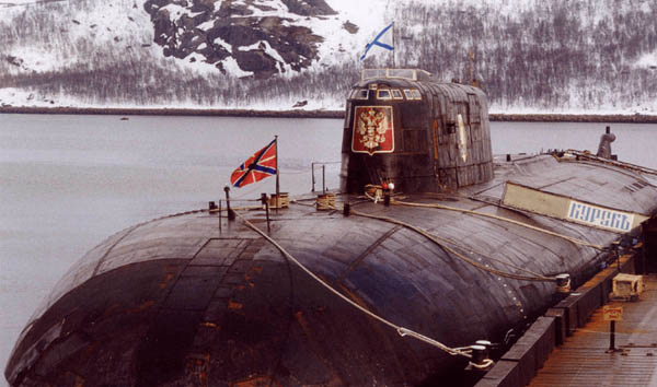 2000년 8월, 노르웨이 북쪽 바렌츠해에서 합동훈련 중 침몰한 러시아 해군 핵잠수함 쿠르스크호. / 경향자료 사진