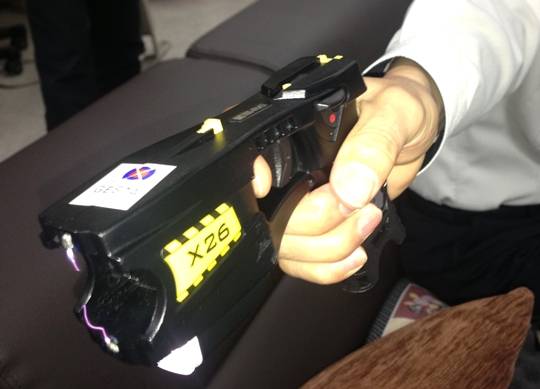 테이저건 자료사진. 뉴시스