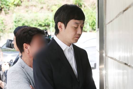 조재범 전 쇼트트랙 국가대표팀 코치가 지난해 9월19일 오전 경기도 성남시 수원지방법원 성남지원에서 열린 선고 공판에 출석 하기 위해 기다리고 있다. /사진=뉴스1