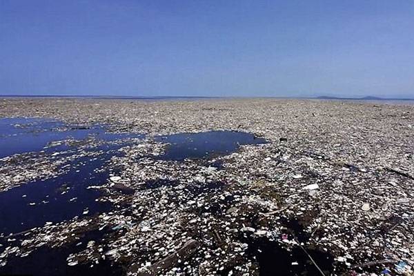 ⓒDAL&MIKE 웹페이지 태평양에 있는 쓰레기 섬(위)은 우리나라 면적의 15배나 된다.