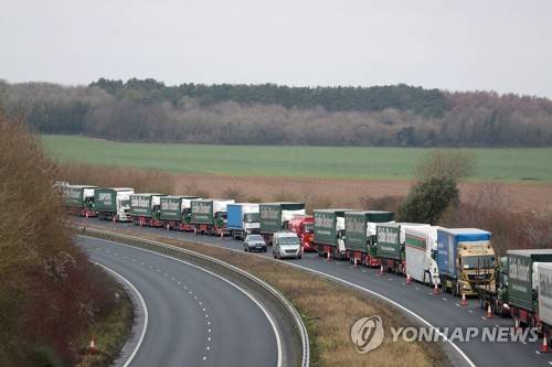 英 화물운송업계 '노 딜' 대비 예행연습 [AP=연합뉴스]