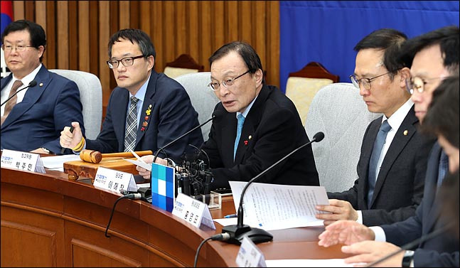 이해찬 더불어민주당 대표가 16일 오전 국회에서 열린 확대간부회의에서 모두발언을 하고 있다. ⓒ데일리안 박항구 기자