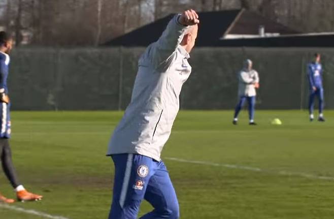 ▲ 시범을 보이는 골을 넣고 세리머니를 펼치는 조 콜 ⓒ 첼시FC