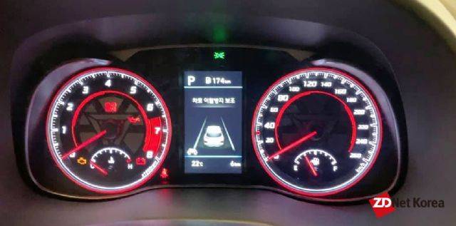 코나 아이언맨 에디션 계기반 (사진=지디넷코리아)