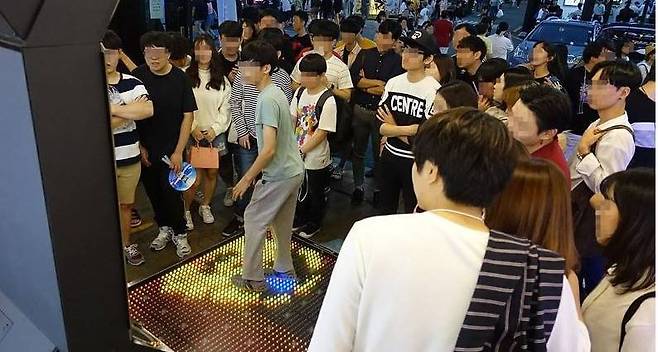 (저마다 자유로운 춤 동작들을 만들어낼 수 있다!)