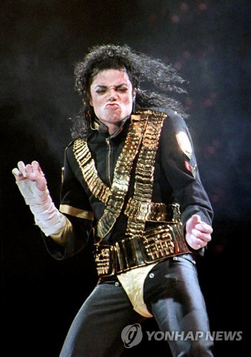 1993년 8월 '데인저러스 월드 투어' 싱가포르 공연 당시 마이클 잭슨 [AFP=연합뉴스]