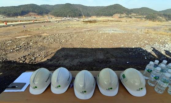 광주형 일자리 사업 부지인 전남 함평군 월야면에 빛그린산업단지 위치도가 세워져 있다. [뉴시스]