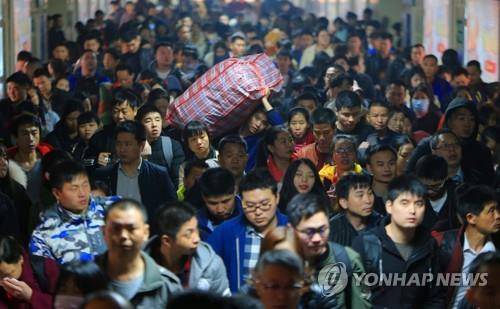 중국의 춘제(설) 귀성 행렬 [로이터=연합뉴스 자료사진]