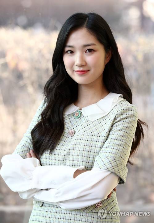 '스카이캐슬'로 이름 알린 김혜윤 (서울=연합뉴스) 이재희 기자 = 종영을 앞둔 드라마 '스카이캐슬'에서 강예서 역으로 출연한 배우 김혜윤이 1일 오전 서울 종로구 연합뉴스 사옥에서 인터뷰 전 포즈를 취하고 있다.