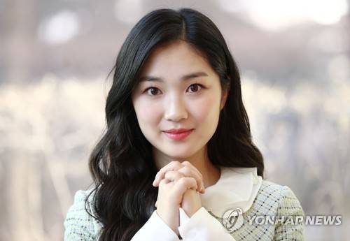 김혜윤 '오늘 스카이캐슬 마지막 방송이에요' (서울=연합뉴스) 이재희 기자 = 종영을 앞둔 드라마 '스카이캐슬'에서 강예서 역으로 출연한 배우 김혜윤이 1일 오전 서울 종로구 연합뉴스 사옥에서 인터뷰 전 포즈를 취하고 있다.