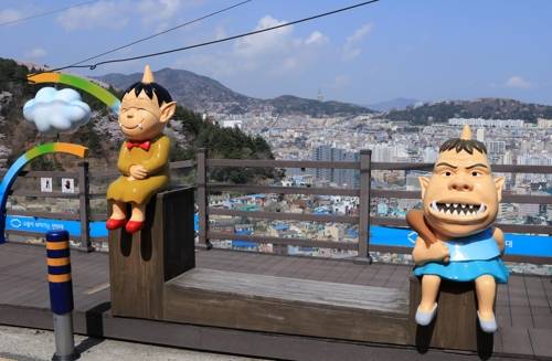 하늘전망대 도깨비 조형물 [부산 서구 제공]