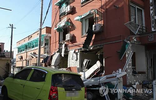 LP가스 폭발로 아수라장 된 다세대주택 [연합뉴스 자료사진]