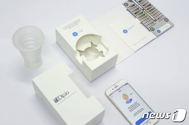 삼성전자의 벤처투자 전문 자회사 '삼성넥스트'가 지난 5일 투자를 단행한 이스라엘의 스마트 헬스케어 전문 스타트업 '헬시아이오(Healthy.io)'의 간편 소변검사 키트와 서비스의 모습.(헬시아이오 제공) 2019.2.8/뉴스1 © 뉴스1