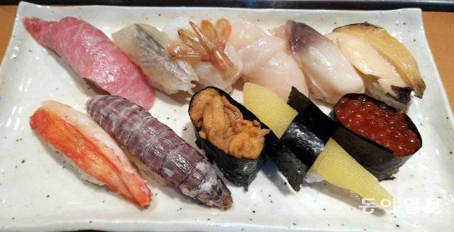 스시집 소보반야(庄坊番屋)의 모듬스시.