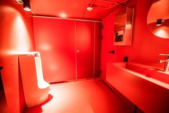 서울 강남 클럽 '버닝썬' VIP룸 안 화장실 모습. [버닝썬 관계자 제공]