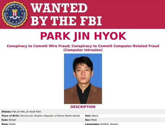 미 법무부가 2014년 소니픽처스 해킹과 2016년 8천100만 달러를 빼내 간 방글라데시 중앙은행 해킹, 지난해 워너크라이 랜섬웨어 공격 등을 자행한 혐의로 북한 국적 '해커' 박진혁을 지난해 9월 6일 기소했다. 사진은 북한 해커 박진혁에 대한 미국 연방수사국(FBI)의 수배전단. [연합뉴스]