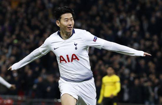 토트넘 공격수 손흥민이 14일(한국시간) 유럽축구연맹(UEFA) 챔피언스리그 1차전 도르트문트와의 경기에서 득점을 터뜨리고 기뻐하고 있다. AP뉴시스