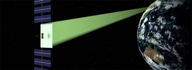 한국항공우주연구원이 공개한 한국의 첫 우주태양광발전소는 언뜻 평범한 인공위성을 닮았다. 하지만 여의도 4배 크기로 규모가 남다르다. 가운데에 있는 안테나로 전기를 지상에 보낸다. 한국항공우주연구원 제공