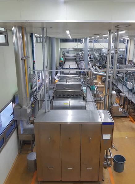 롯데푸드 천안공장에 있는 돼지바 생산라인. 1개 라인에서 연간 5000만개의 돼지바를 생산한다. (사진=강신우 기자)