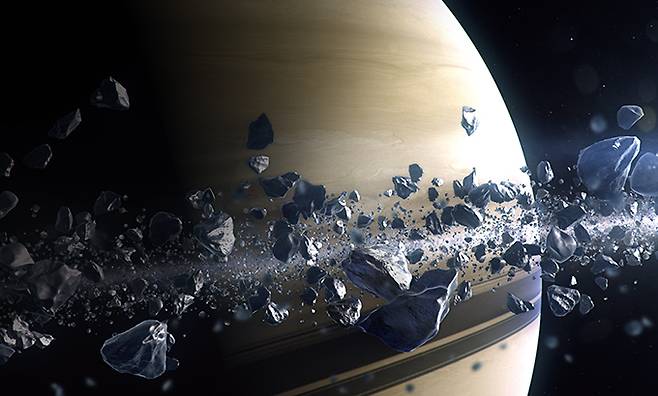 토성은 태양계에서 가장 큰 고리를 가지고 있다. 밀도가 높은 주요 고리가 토성으로부터 약 8 만km까지 퍼져있다. 고리는 수 나노미터(nm·1nm는 10억 분의 1m)에서 수 m에 이르는 입자들로 구성돼 있는데, 대부분이 얼음이고 암석과 먼지도 섞여 있다. Exploration Production Inc