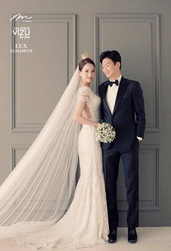 2017년 백년가약을 맺은 김진수와 아내 김정아씨. [사진 전북 현대]